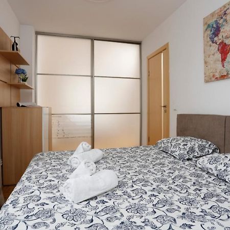 Lovely 2 Bedroom Apartment Near Old Town ブカレスト エクステリア 写真
