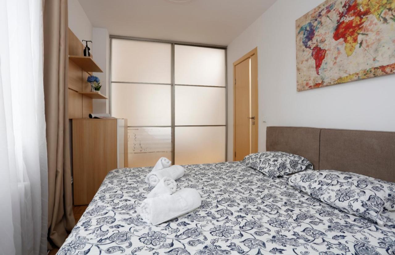 Lovely 2 Bedroom Apartment Near Old Town ブカレスト エクステリア 写真