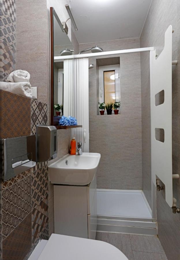 Lovely 2 Bedroom Apartment Near Old Town ブカレスト エクステリア 写真